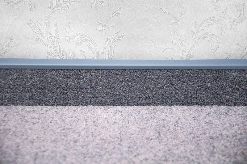 Плинтус для ковролина "Korner" Listwa графит (2500*13,8*50 мм) — купить в Ставрополе