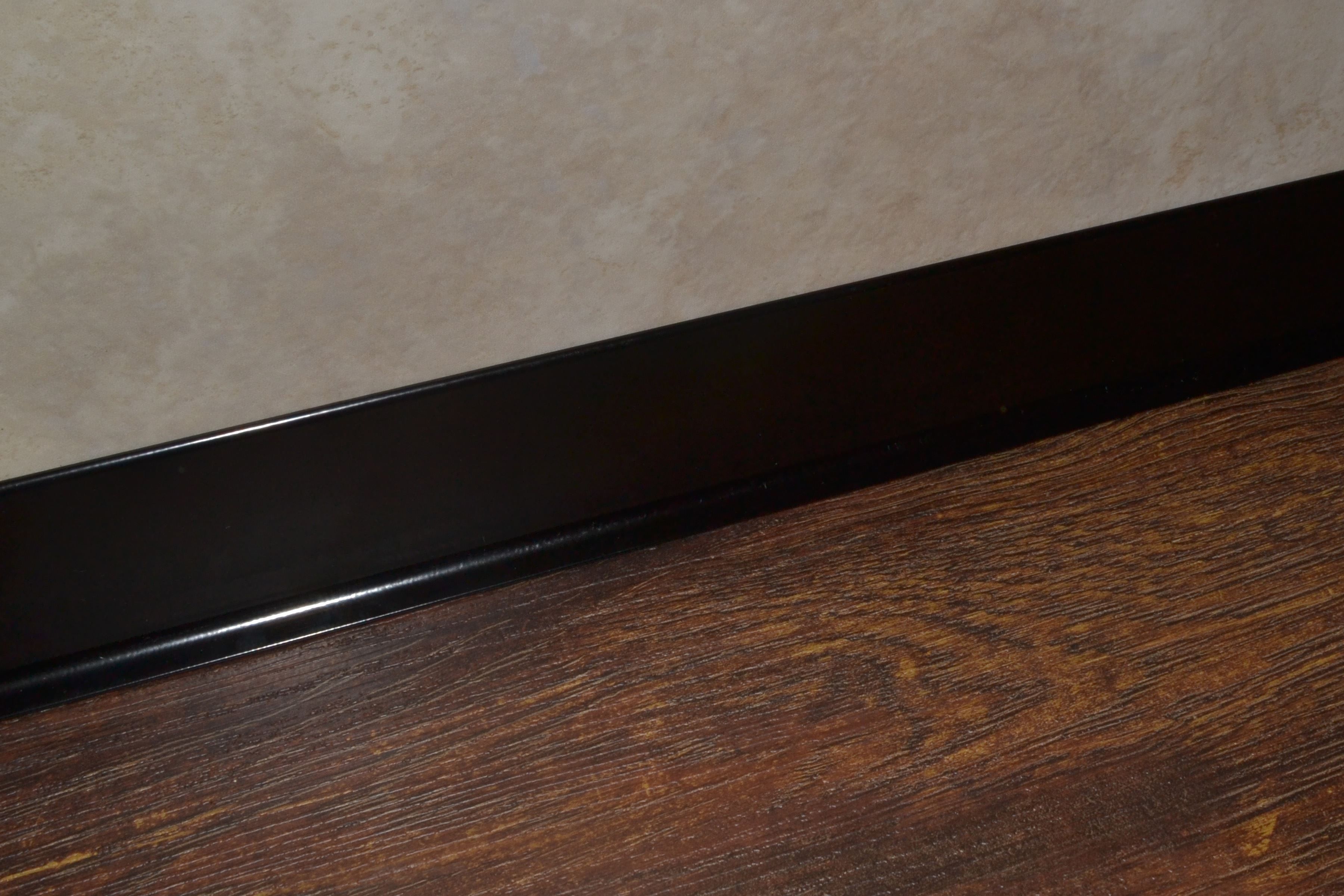 Плинтус алюминиевый L-образный черный (2500*11*60 мм) — купить в Ставрополе